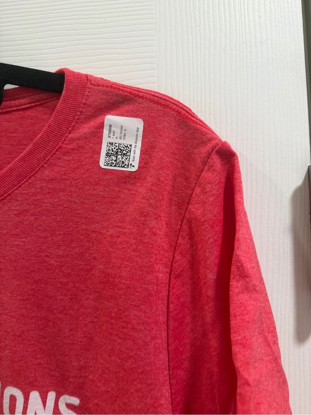 Gilden Women’s Graphic Crewneck T-Shirt - Red - NWT Size XL - Picture 3 of 6